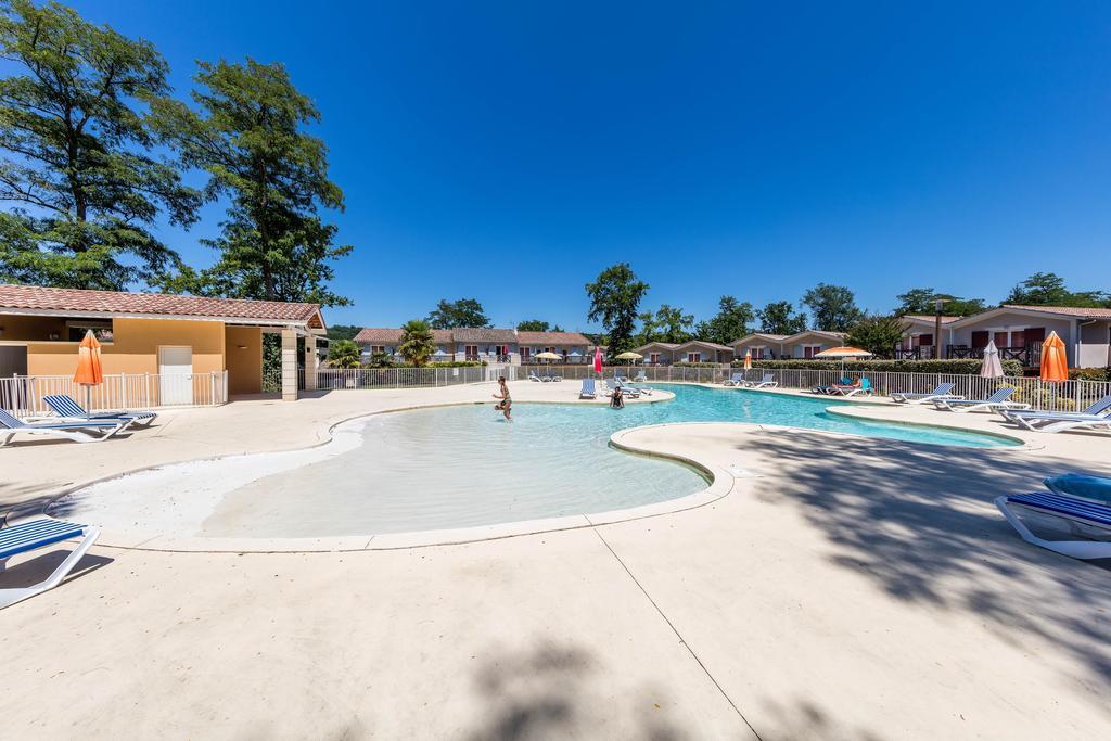 Vacanceole - Le Domaine Du Golf D'Albret Barbaste Exteriör bild